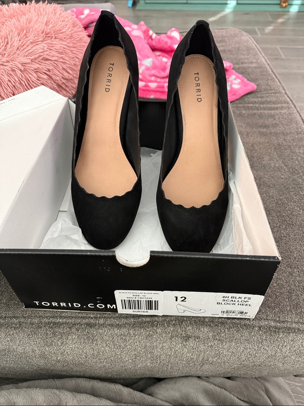 torrid Black Scalloped Block Heel Pumps